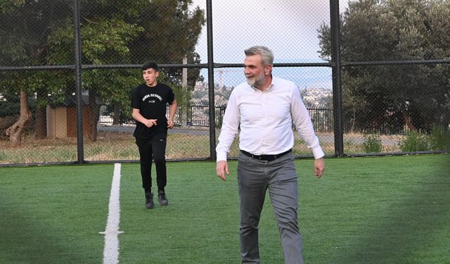 Başkan Görgel, Çocuklarla Halı Saha Maçı Yaptı
