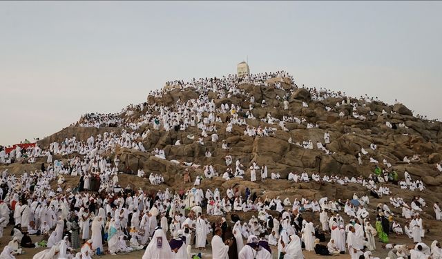 Hacı adaylarının çoğunluğu Arafat'a ulaştı