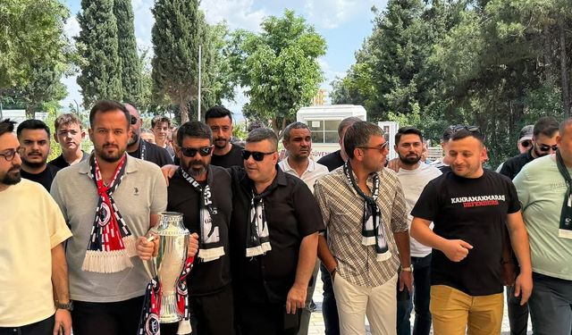 Kahramanmaraş'ta Şampiyonluk Kupası Deprem Şehidinin Mezarına Götürüldü