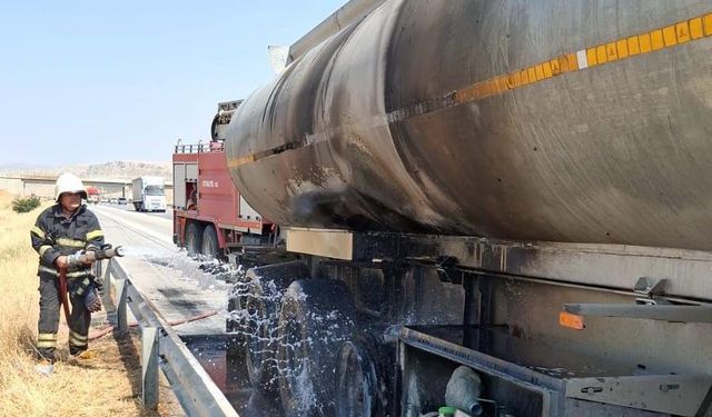 Kahramanmaraş’ta Seyir Halindeki Akaryakıt Tankerinde Yangın Paniği