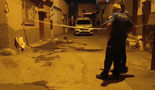 Kahramanmaraş’ta Sokak Ortasında Bıçaklı Kavga: 1 Kişi Ağır Yaralandı