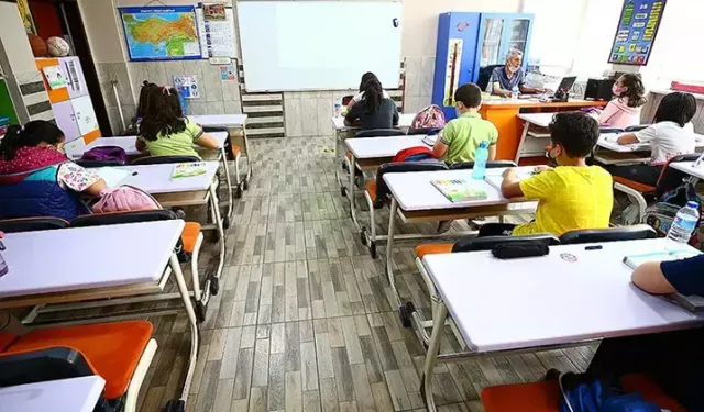 MEB, 2025-2026 eğitim takvimini açıkladı. Okullar ne zaman açılacak, ara tatiller ve yaz tatili tarihleri belli oldu.