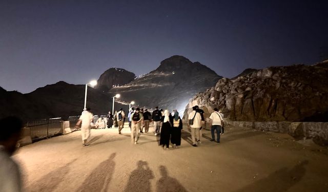 Nur Dağı hacı adaylarının akınına uğruyor