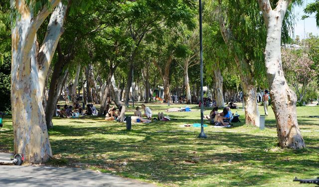 Antalya’da 43 Dereceyi Gören Sıcakta Sahiller Doldu