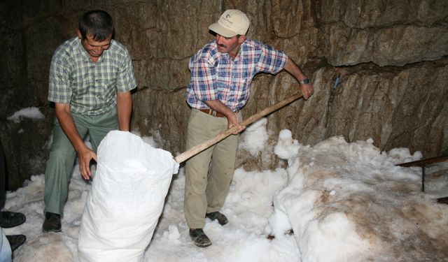 Toroslar'da doğal buzdolabı: 40 metrelik obruk