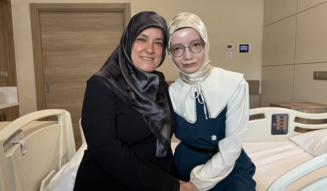 Doğuştan mimiklerini kullanamıyordu, 23 yıl sonra ilk kez gülümsedi