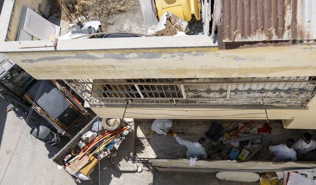 Mersin’de çöp ev temizlendi: 10 kamyon dolusu atık çıkarıldı