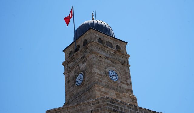 Antalya Saat Kulesi Aylardır Doğru Zamanı Gösteremiyor