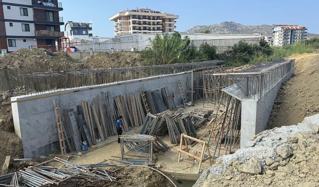 Antalya'da İnşaat Kazası: İşçi Beyin Kanaması Geçirdi
