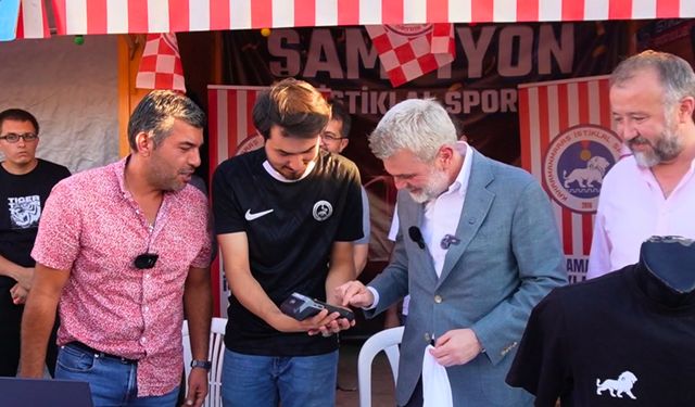 Başkan Görgel, Fuar'da İstiklalspor Kombinesi Satın Aldı