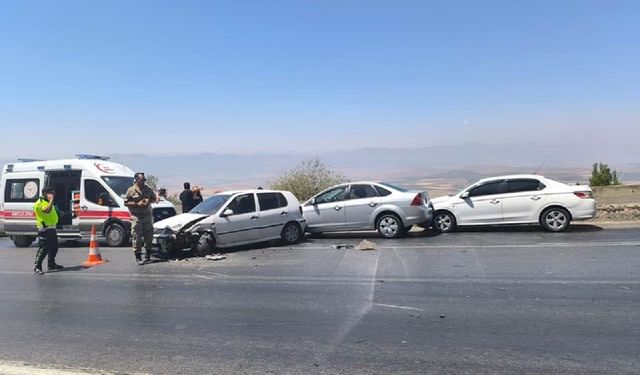 4 Araç Birbirine Girdi: Gaziantep’te Trafik Kazası