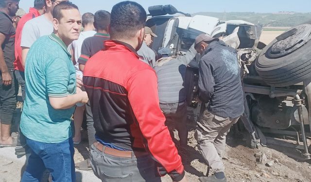 Osmaniye’de devrilen tırda 2 kişi yaralandı