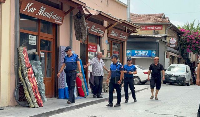 Zabıta Ekipleri Tarsus’ta Kaldırım İşgaline Müdahale Etti