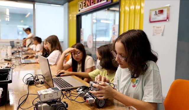 Geleceğin mühendisleri DENEYAP atölyelerinde kod yazıyor