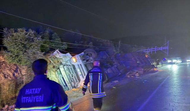 Tır kazasında faciadan dönüldü: Sürücü kurtarıldı