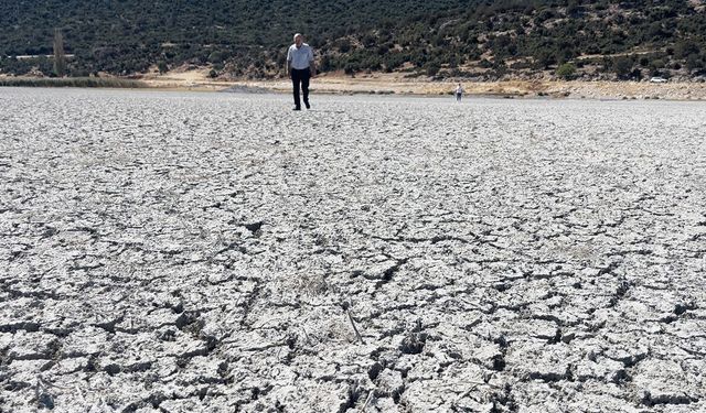 Türkiye’nin 4’üncü Büyük Gölü Eğirdir, Kuraklık Nedeniyle İkiye Ayrıldı