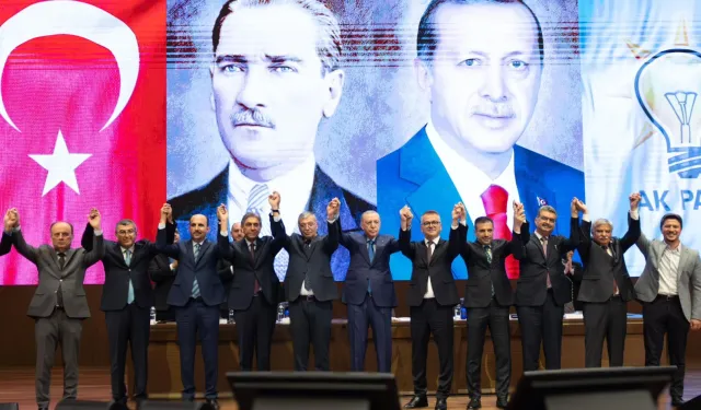 İki Belediye Başkanı Törenle AK Parti’ye Geçti