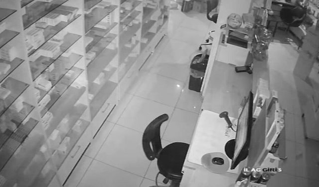 Balıkesir Sındırgı’da 5.0'lık deprem kamerada