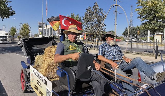 Berlin’den Kudüs’e at arabasıyla barış yolculuğu: 4 bin 800 kilometrelik umut hikayesi