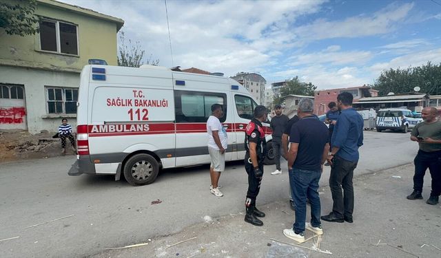 Husumetli iki aile arasında çıkan silahlı kavgada 2 kişi yaralandı