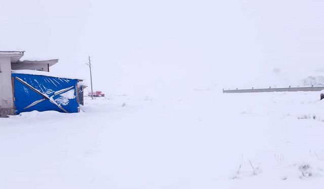 Erzurum Aşkale’de kar sürprizi sabahın ilk ışıklarıyla görüldü