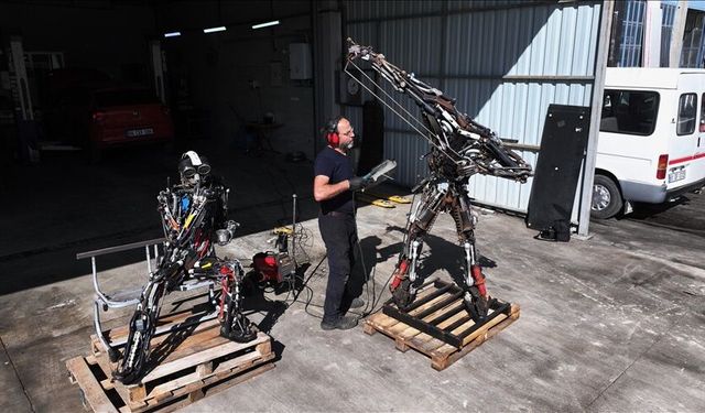 Düzce’de motor ustasından Gazze’ye sanatsal destek: Atık parçalardan maket robotlar