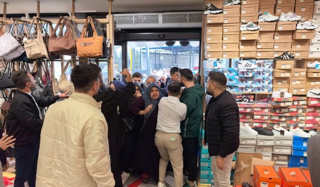 10 liraya ayakkabı, çanta, kıyafet satıldığını duyan koştu