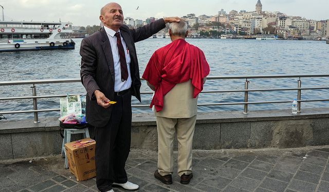 Neşeli Günler filmi gerçek oldu: Eşinin dükkanı karşısına turşucu açtı