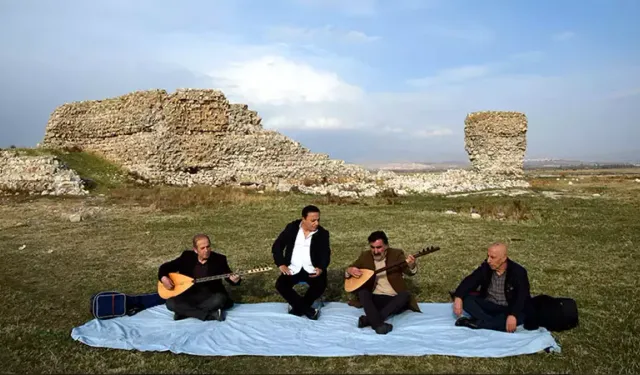 40 yıl önce yüzüyorlardı! Şimdi o yerde saz çalıp türkü söylediler