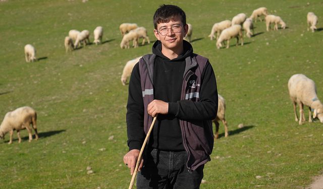 Küpeli Çoban: Üniversiteyi okudu, baba ocağına dönüp sürü sahibi oldu