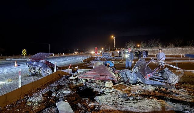 Kahramanmaraş'ta çarpışan iki otomobildeki 3 kişi yaralandı