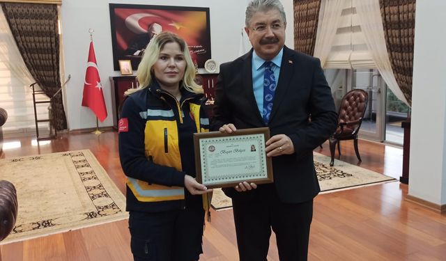 Osmaniye’de Heimlich manevrasıyla hayat kurtaran 112 personeline başarı belgesi