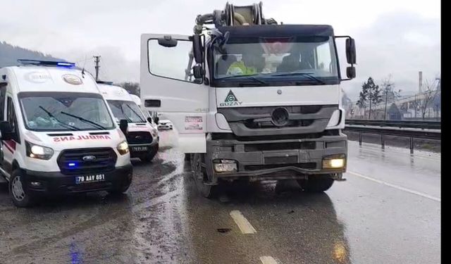 Otomobil ile Kamyon Çarpıştı: 1’i Çocuk 5 Yaralı