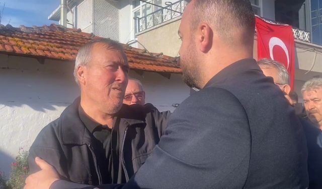 Şehit babası MHP’li başkana sarılıp "Beni Devlet Bahçeli’ye götürün" dedi