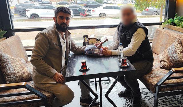 Diyarbakır’da taksisinde unutulan 230 bin lirayı sahibine teslim etti