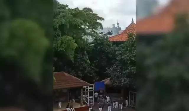 Camide cuma namazı sırasında patlama yaşandı; 54 yaralı