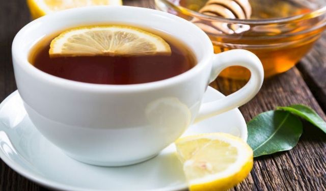 Çayın yanındaki limona 10 TL alan kafeye ceza yağdı