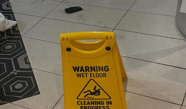 Havalimanında cebindeki bataryası patlayan yolcu yaralandı