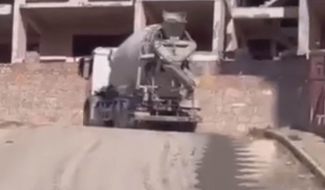 Kahramanmaraş'ta beton mikseri harcı yola dökerek ilerledi