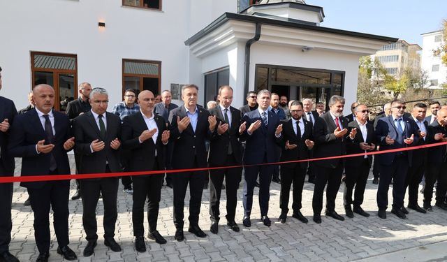 Kahramanmaraş'ta depremde yıkılan Yusuf Gül Camii ve Külliyesi yeniden ibadete açıldı