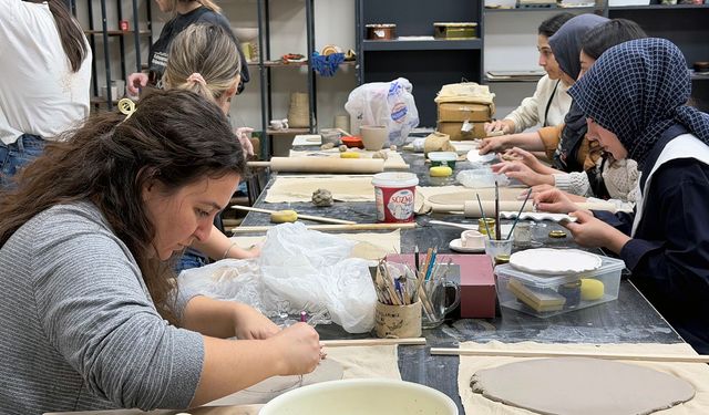 Onikişubat Belediyesi’nden kadınlara seramik kursu