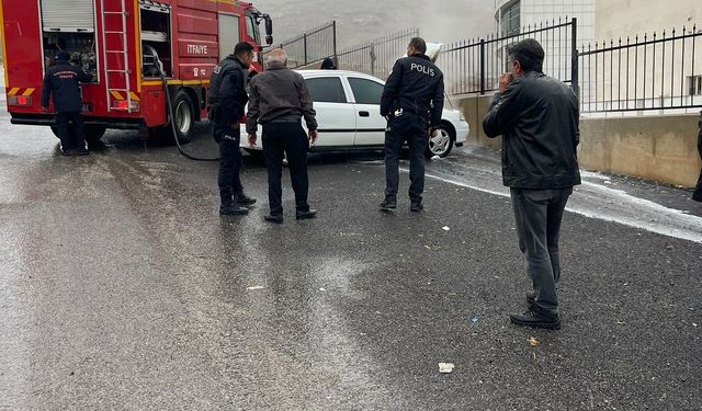 Kahramanmaraş’ta araç yangını paniği! Park halindeyken alev aldı