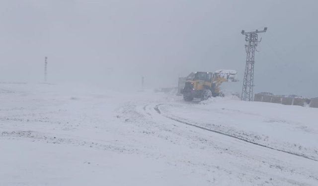 Şırnak’ta yoğun kar yağışı hayatı etkiliyor