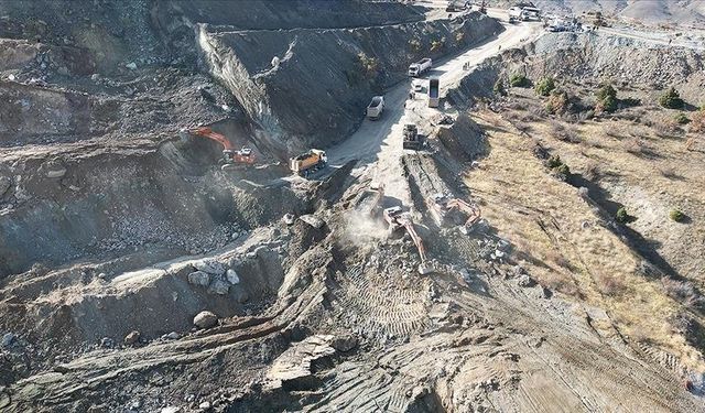 Sivas'ta maden ocağında göçük altında kalan şantiye müdürünü arama çalışmaları 12. gününde devam ediyor