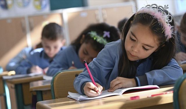 Öğrenciler ilk ara tatile girdi: 9 günlük dinlenme heyecanı başladı