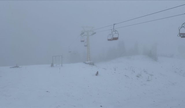 Uludağ'da kar yağışı etkili oluyor