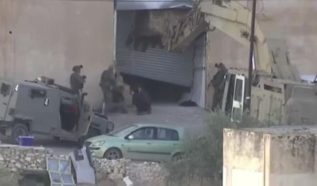 İsrail güçleri teslim olan 2 Filistinliyi infaz etti