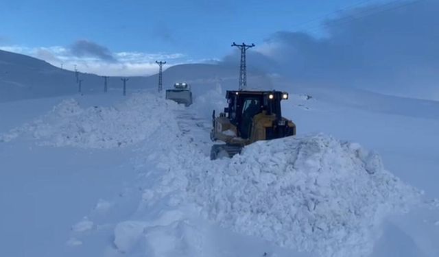 Böyle kar görülmedi: Kalınlık dozeri aşıyor