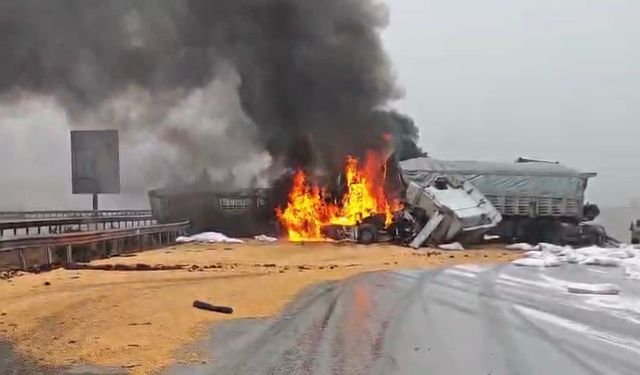 Kahramanmaraş-Gaziantep yolunda 3 tır çarpıştı, araçlar alev aldı