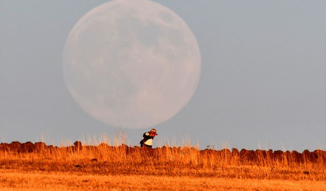 Kars'ta süper ay görüntülendi